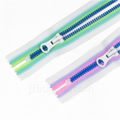 Plastikiniai užtrauktukai striukėms